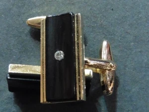 BOUTONS DE MANCHETTE STRASS PATTE DE VERRE VINTAGE 1970 TRES BON ETAT - Foto 1 di 5
