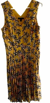Banana Republic Sz 4 Yellow Floral Sleeveless Pleated Women's Knee Length Dress - Image 1 of 4