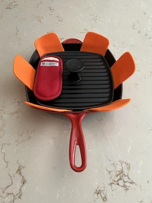 Parrilla y prensa Panini Le Creuset, Cerise Foto 1 de 3