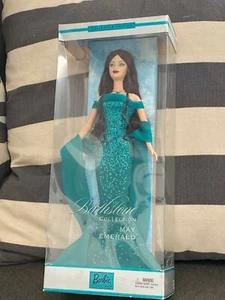 COLECCIÓN BIRTHSTONE May Emerald EDICIÓN DE COLECCIONISTA Muñeca Barbie MORENA NUEVA - Imagen 1 de 3
