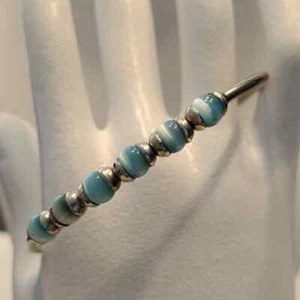 VERY CUTE STERLING SILVER BRACELET WITH GLASS BEADS - Picture 1 of 5