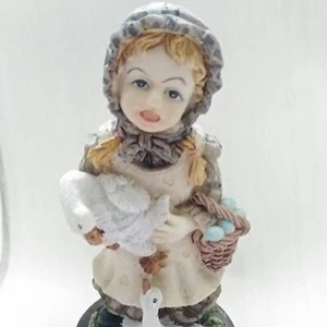 Vintage Keramik kleines Mädchen hält eine Ente Figur 3,25" Country Art - Bild 1 von 5