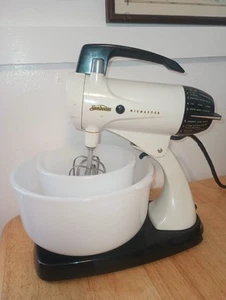 BATIDOR DE TAZÓN MEZCLADOR DE PIE SUNBEAM MIXMASTER VINTAGE WHT AÑOS 50. OBRAS PROBADAS - Imagen 1 de 12