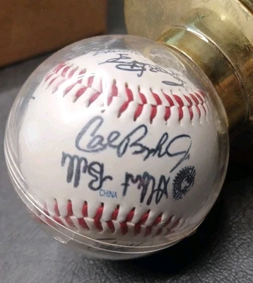 Baltimore Orioles 2000 Team Signed Baseball Ripken, Belle, Anderson  - Image 1 of 4