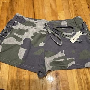 Vanilla Star Camo Lace Up Shorts New Woman’s Sz Large - Picture 1 of 5