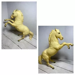 Breyer "Alabaster Fighting Stallion King" #30 See Photos Vintage - Picture 1 of 9