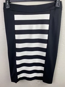 NUEVO CON ETIQUETAS $98. Nueva falda lápiz Bebe para mujer blanca y negra a rayas talla M - Imagen 1 de 4