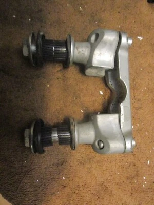 Harley Davidson 2013 FLHTCUTG TRI Glide manillar elevador abrazadera superior amortiguadores pernos Foto 1 de 2