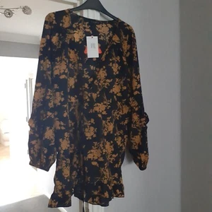 In The Style black and tan long sleeve playsuit. Brand new. Size 16 - Picture 1 of 9