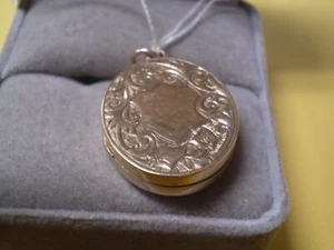 9K Yellow Gold Antique Ladies Locket Pendant 6.5 grams - Picture 1 of 3