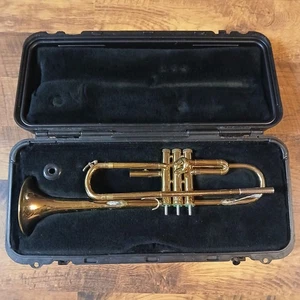 Trompeta Bundy de Selmer Vincent Bach para piezas o reparación con estuche rígido - Imagen 1 de 9