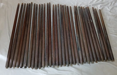 31 balaustres de husillo de escalera de nogal americano de 1850 Foto 1 de 4