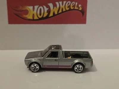 Hot Wheels Volkswagen Caddy Pick Up, Regalo de Navidad, Relleno de Medias Escala 1/64 Foto 1 de 4