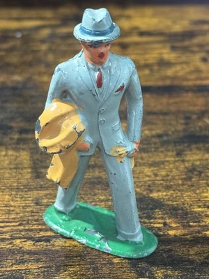 "Figura de plomo Barclay de colección hombre de negocios en traje tren pasajero 3""" Foto 1 de 4