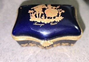 Caja de baratija con bisagras de porcelana rectangular Castel Limoges azul cobalto adorno dorado - Imagen 1 de 6