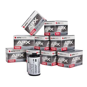 10x Agfa APX 100 135-36 S/W B/W Film Noir et Blanc Analogfilm le Miniature 35mm - Picture 1 of 2