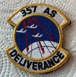 2 3/4” USAF  / US AIR FORCE 357th AS TACTICAL AIRLIFT SQUADRON DELIVERANCE - Picture 1 of 2