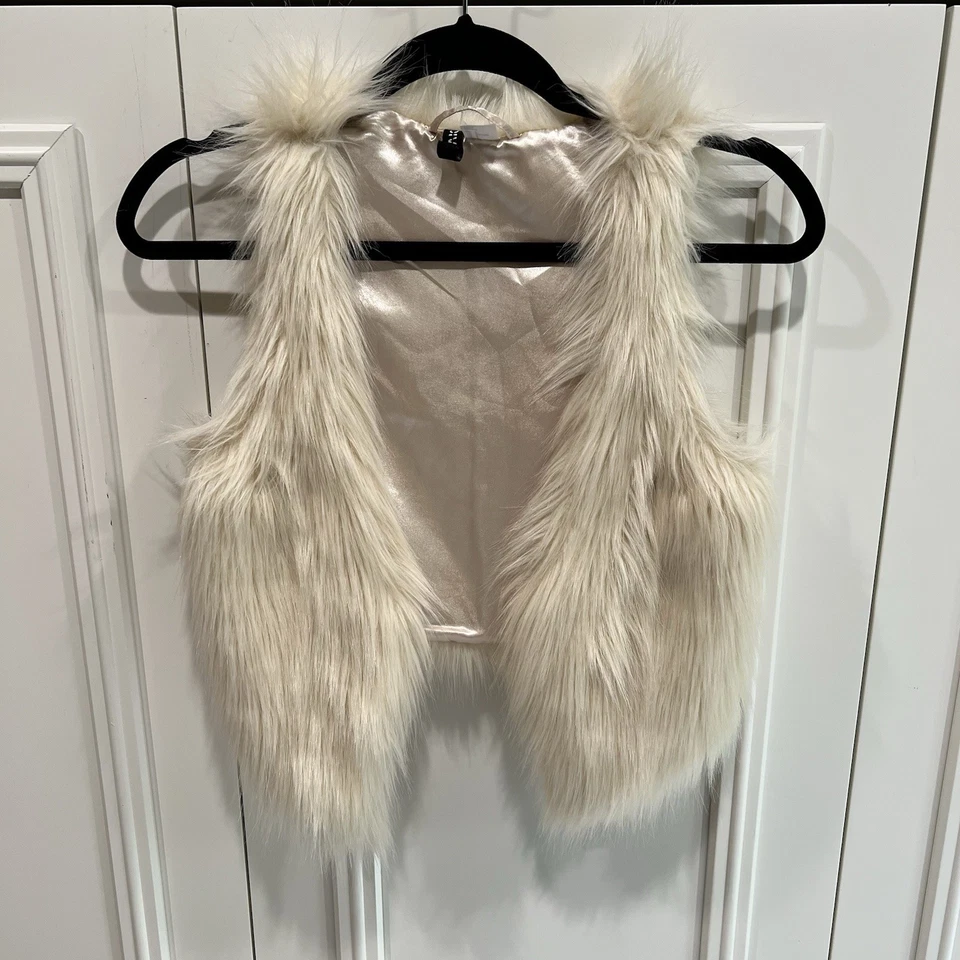 Colete Feminino H&M Divide Marfim Pele Sintética Tamanho 2 Crop Boho Festival Hippie - Imagem 1 de 4