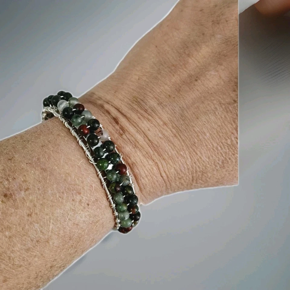 Pulsera de piedras de sangre y alambre con cuentas Foto 1 de 4