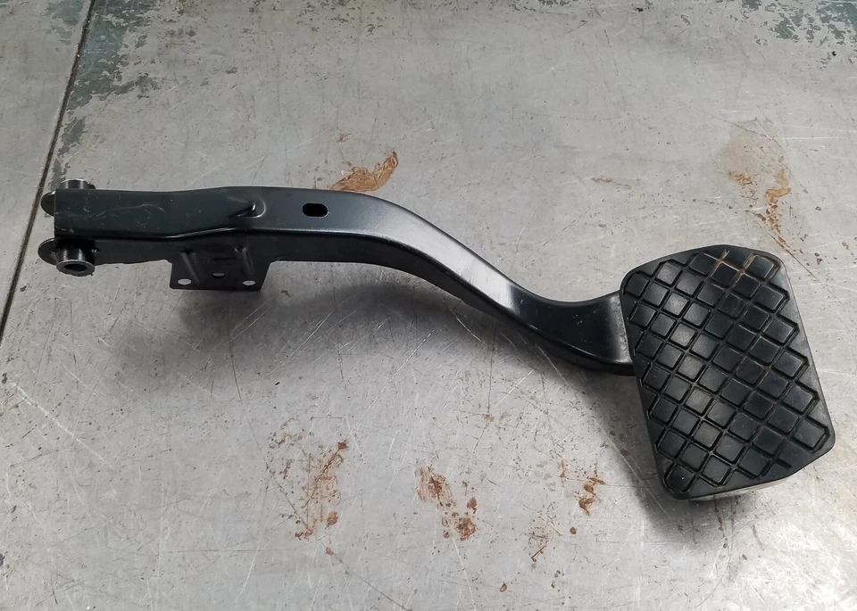 Audi S4 B7 2005 pedal de freno #7218 X6 Foto 1 de 4