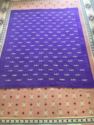 BOLSO EDREDÓN CORONA ROYAL MORADO HECHO DE MÁS DE 160 BOLSAS Foto 1 de 4