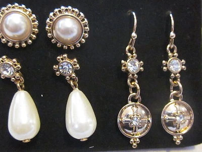 Juego de 3 pendientes AVON cruz perlada - 2 pares de gotas y 1 pr de tachuelas tono dorado Foto 1 de 4