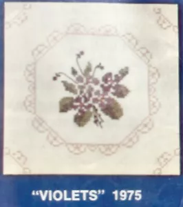 NEU 1970er WonderArt Veilchen 1975 gestempelt Kreuzstich Quilt Blöcke Vintage 16412 - Bild 1 von 3