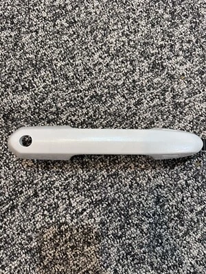 Maçaneta externa dianteira esquerda Toyota Highlander 2020-2023 69211-0R070 - Imagem 1 de 4