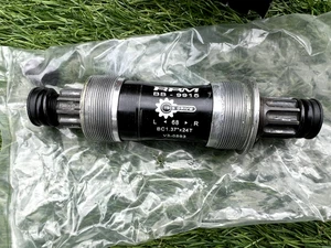 ISIS Bottom Bracket Axle "RPM BB-9915" 68mm 1.37 X 24 119mm - Picture 1 of 3