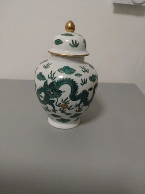 Alte Chinesische Deckelvase, Ingwertopf, Handbemalt mit Goldener Verzierung  - Bild 1 von 4