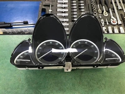 Cuadro de instrumentos MERCEDES SL500 R230 speedo A2305400023 A2305404511 2004 Foto 1 de 4