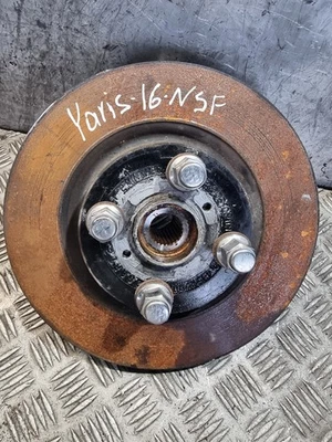 TOYOTA YARIS KNUCKLE HUB FRONT LEFT NSF 1.5L AUTO HYBRID HATCHBACK 2016 - Image 1 of 4