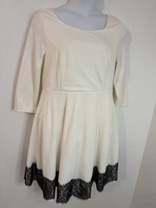 Torrid Damen Kleid Gr. 1/1x Creme Schwarz Spitzenbesatz Skater Urlaub Stretch Neu - Bild 1 von 8