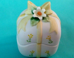 1984 LEFTON SCHMUCKKÄSTCHEN #04088 2 STCK. HANDBEMALT SIGNIERT, DECKEL MIT BAND - Bild 1 von 12