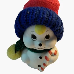 Giftco Muñeco de Nieve Cerámica Campana Estatuilla Tejido Sombrero Bufanda Bastón de Caramelo - Imagen 1 de 8