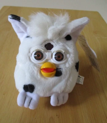 Furby Buddies DALMATION (1999) com etiquetas--olhos marrons e pés brancos - Imagem 1 de 4