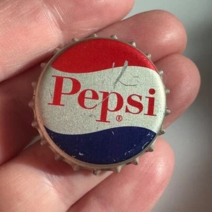 Vintage Pepsi Bottle Cap Lapel Pin Advertising Brooch - Picture 1 of 3