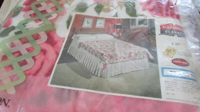 复古亚克力/聚乙烯毯缎面装饰白色粉红色玫瑰大炮磨坊 72x90 全新带盒 — 第 1/3 张图片