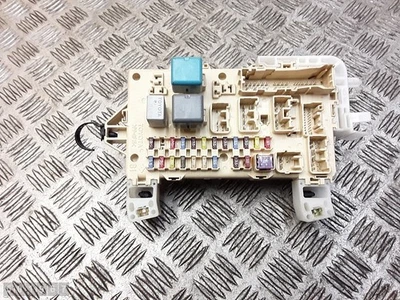 2005 TOYOTA COROLLA VERSO BOîTE à FUSIBLES EUROPéEN SOUS LE PANNEAU 2200D4D 8 - Photo 1/4