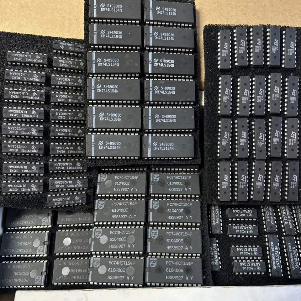 Integrated Circuits Job Lot 155 items - Untested - Image 1 of 1