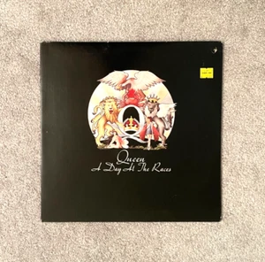 QUEEN A DAY AT THE RACES ORIGINAL 1st US PRESS RARE GATEFOLD LP 1976 - NM - Picture 1 of 6