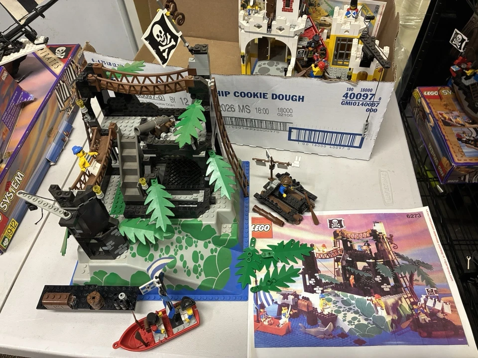 LEGO System Pirates Rock Island Refuge 6273 1991 No Manual Or Box Near Complete - Image 1 of 1