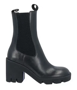 Burberry Women’s Leather Ankle Boots NWT Size 8 Original Value $1200 - Picture 1 of 6