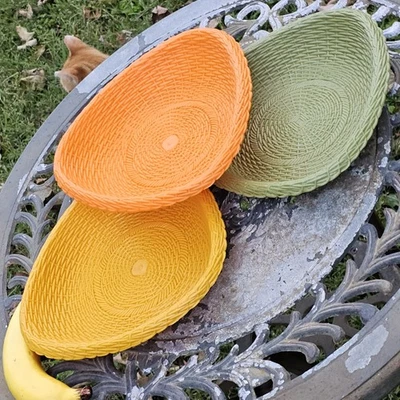 Placas de plástico triangulares vintage Regaline EE. UU. Basketweave años 70 colores cosecha  Foto 1 de 4