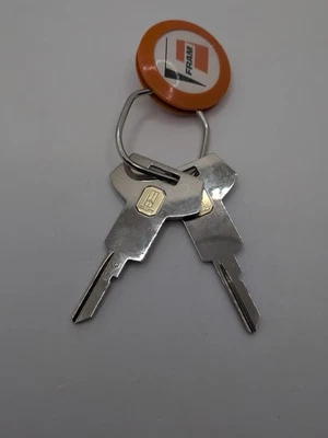 ANTIGUO CAMIÓN COCHE OLDSMOBILE VINTAGE ORIGINAL SIN CORTAR LLAVE EN BLANCO PIEZA DE COCHE FORMA EXTRAÑA Foto 1 de 4