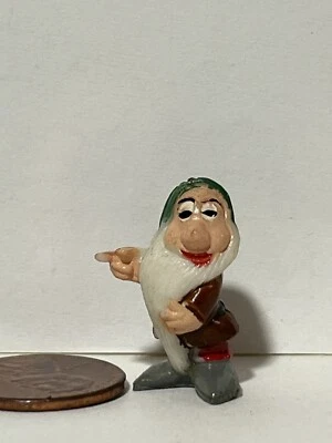 Figura de plástico enano dormido de Marx Disneykin personaje de Blancanieves de Walt Disney Foto 1 de 4