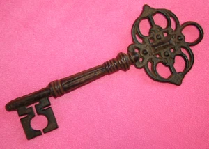 Oversized Ornate Metal Key / SKELETON KEY ~ Decorative Wall Art ~ 12½" Long - Picture 1 of 4