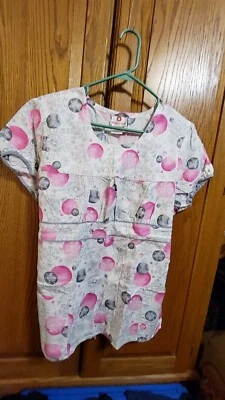 Blusa esfoliante cruz branca grande rosa/cinza flocos de neve 2 bolsos amarrar atrás (B11) - Imagem 1 de 3