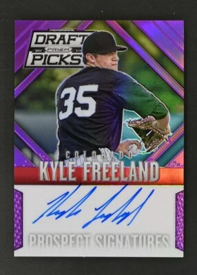 Selecciones del draft Panini Prizm 2014 #8 Kyle Freeland 74/149 Auto Prospect Purple Prizm Foto 1 de 2