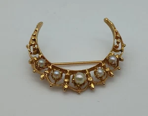 Vintage 14K Yellow Gold Moon Cultured Pearl Filigree Brooch Pin Lapel Honeymoon - Picture 1 of 8